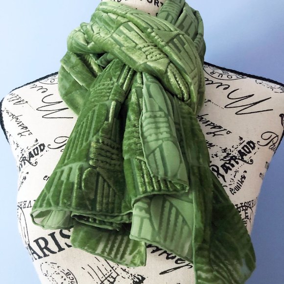 Museum of Fine Arts Boston Velvet Burnout Scart - Picture 4 of 5